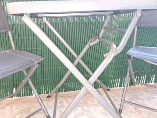 Tavolo e 2 sedie pieghevoli da esterno