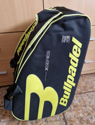 Pala de pádel Adidas  y paletero bullpadel nuevo