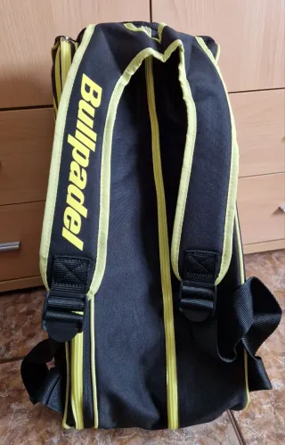 Pala de pádel Adidas  y paletero bullpadel nuevo