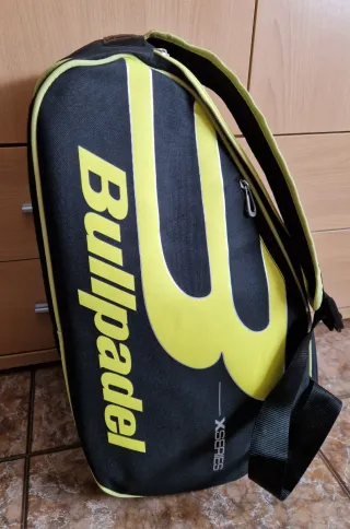 Pala de pádel Adidas  y paletero bullpadel nuevo