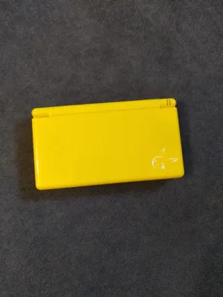 Nintendo DS Lite Edición Pikachu + Cargador