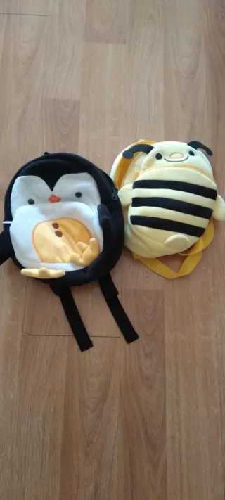 2 Mochilas Infantiles Peluche Pingüino y Abeja