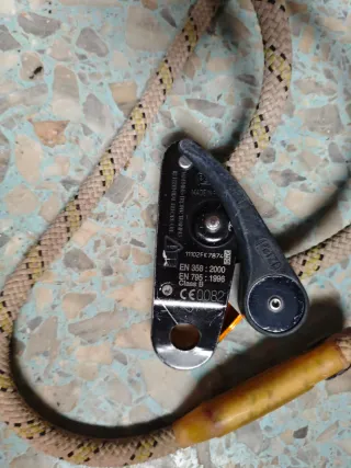 Polea de escalada con cuerda