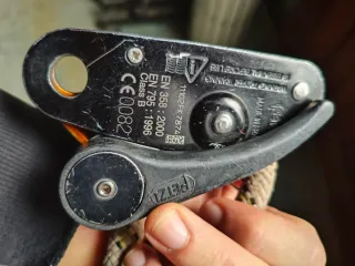 Polea de escalada con cuerda