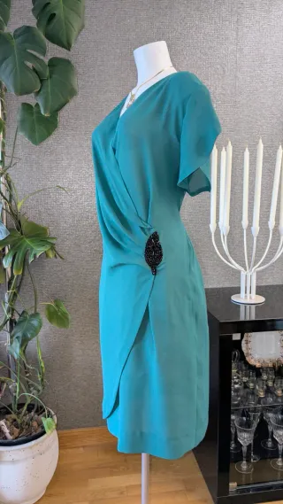 Vestido fiesta crepé hojas pedrería