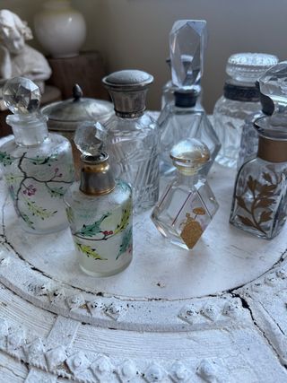Vecchie bottiglie da profumiere