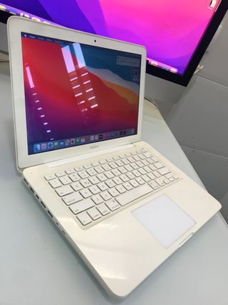 Apple  MACBOOK 13 “Unibody”/ Gráfica Nvidia 256 M