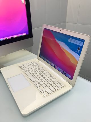 Apple  MACBOOK 13 “Unibody”/ Gráfica Nvidia 256 M