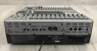 Mesa Mezclas Digital Yamaha 01V + flycase + manual