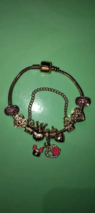 Pulsera tipo Pandora con charms