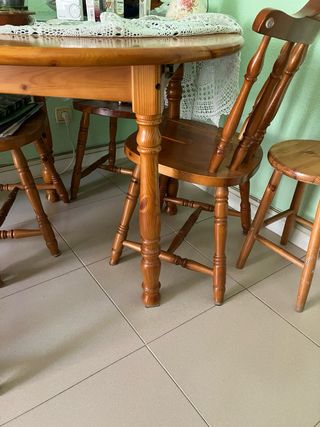 Conjunto mesa y sillas pino