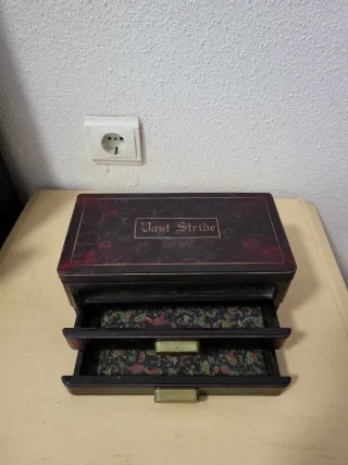 Joyero negro con espejo y cajón