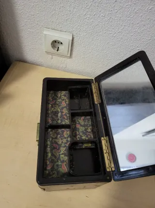 Joyero negro con espejo y cajón