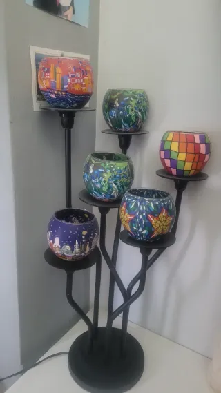 Lámpara de pie decorativa con 6 portavelas