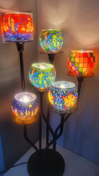 Lámpara de pie decorativa con 6 portavelas