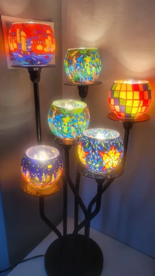 Lámpara de pie decorativa con 6 portavelas