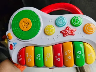 Piano musical infantil con animales