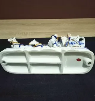 Figura Carruaje Victoriano de Porcelana EIHO