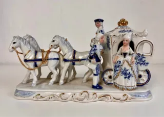 Figura Carruaje Victoriano de Porcelana EIHO