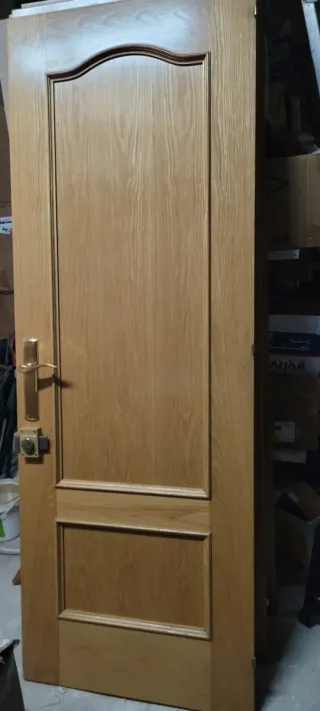 Puerta de madera con cierre 72 cm