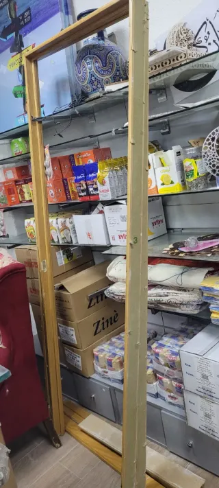 Puerta de madera con cierre 72 cm