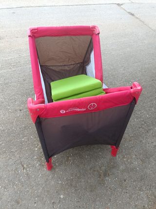 Cuna de viaje plegable