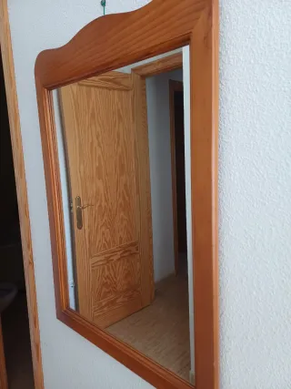 Specchio da camera da letto in legno di pino e vetro