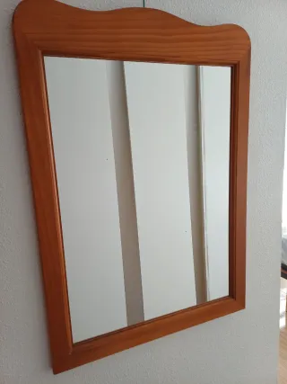 Specchio da camera da letto in legno di pino e vetro