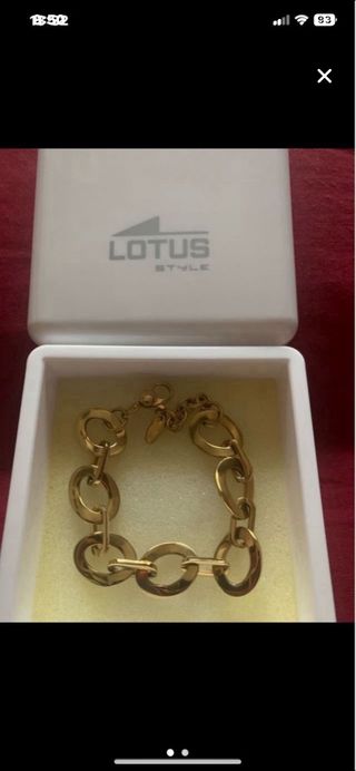 Pulsera Lotus Dorada con Estuche acero