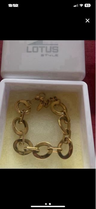 Pulsera Lotus Dorada con Estuche acero