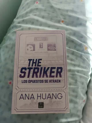 The striker. Los polos opuestos se atraen