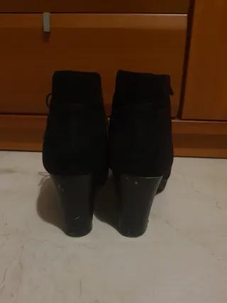 Botines negros con cordones