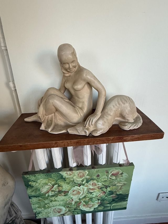 Figura Art Decó Mulher e Galgo