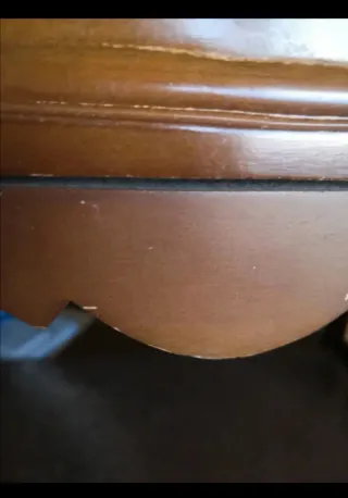 Mobiletto in legno con cassetto