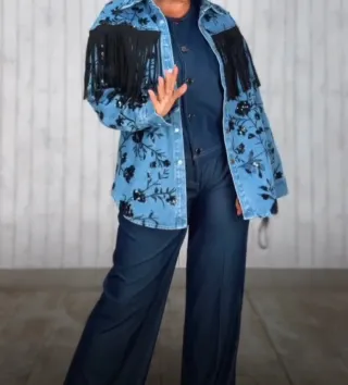 Chaqueta vaquera con flecos y lentejuelas