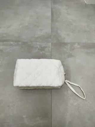 Neceser blanco acolchado