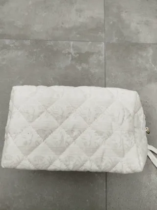 Neceser blanco acolchado