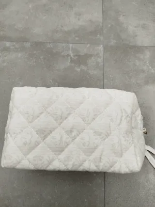 Neceser blanco acolchado