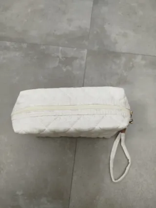 Neceser blanco acolchado