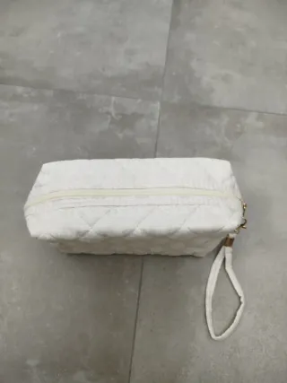 Neceser blanco acolchado