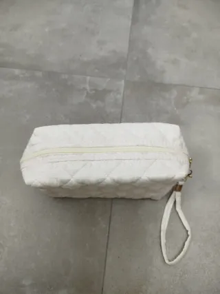 Neceser blanco acolchado