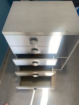 Cajonera blanca y marrón