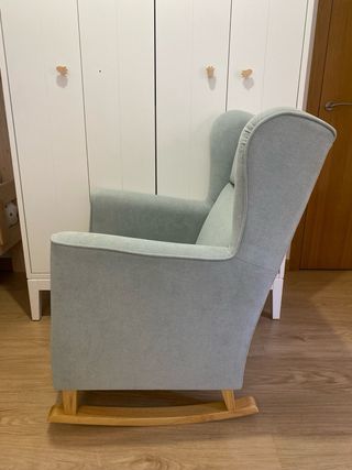 Sillón de lactancia mecedora