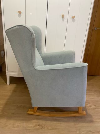 Sillón de lactancia mecedora