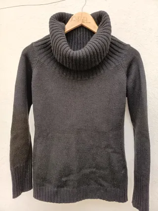 Jersey Negro Cuello Alto