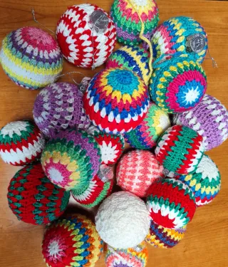 Bola de Navidad Crochet Morado y Blanco