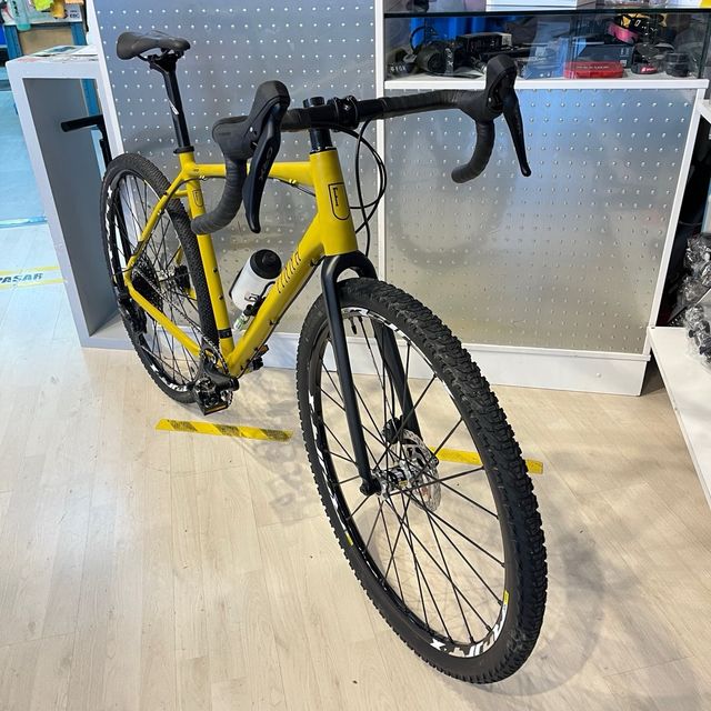 Bicicleta Gravel Finna Landscape Amarilla
