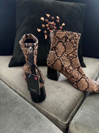 Botines Zara efecto piel serpiente
