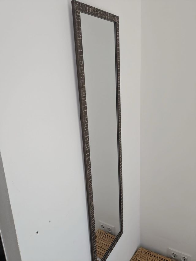 Specchio a figura intera da parete