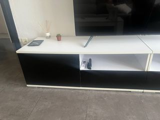 Mueble TV moderno blanco y negro